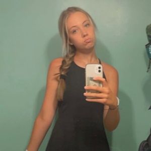 Meet your Posher, Catie beth